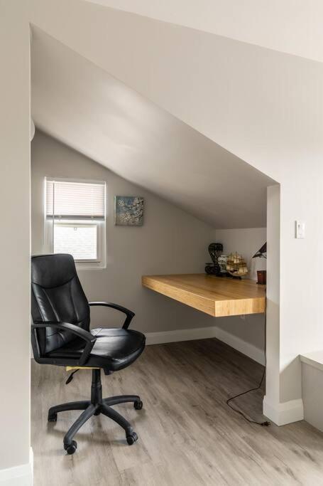Modern House Newly Furnished 3 Mins Drive To Fall