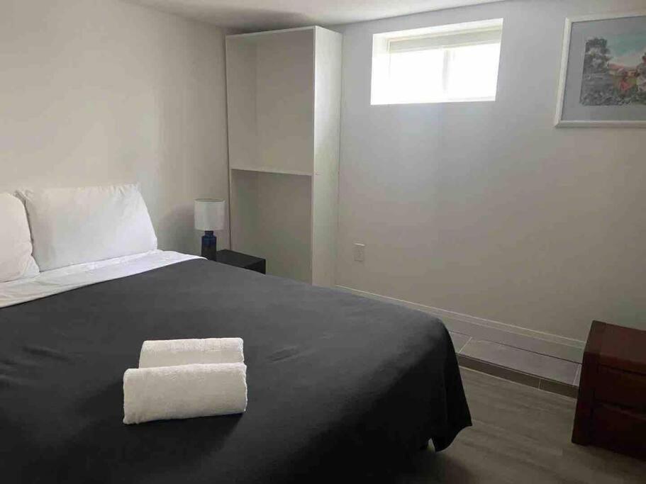 Modern House Newly Furnished 3 Mins Drive To Fall * Niagara Falls