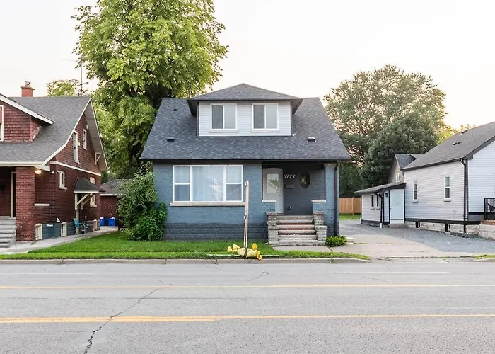 Modern House Newly Furnished 3 Mins Drive To Fall