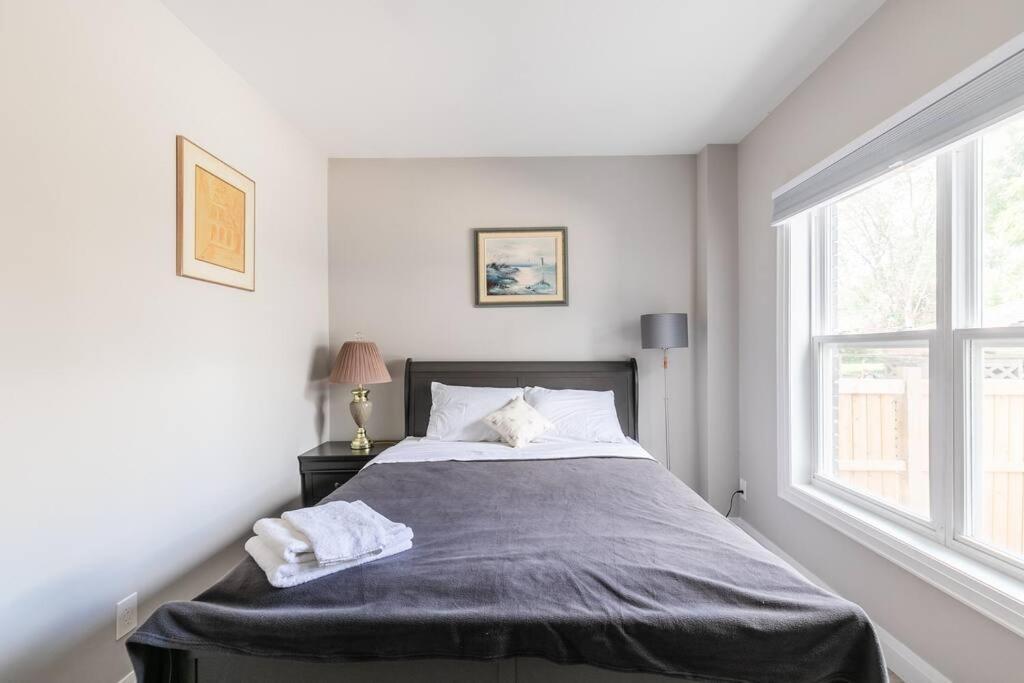 Modern House Newly Furnished 3 Mins Drive To Fall Holiday home Niagara Falls