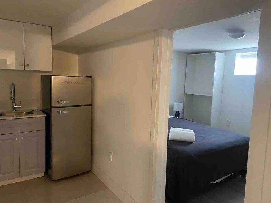 Modern House Newly Furnished 3 Mins Drive To Fall * Niagara Falls