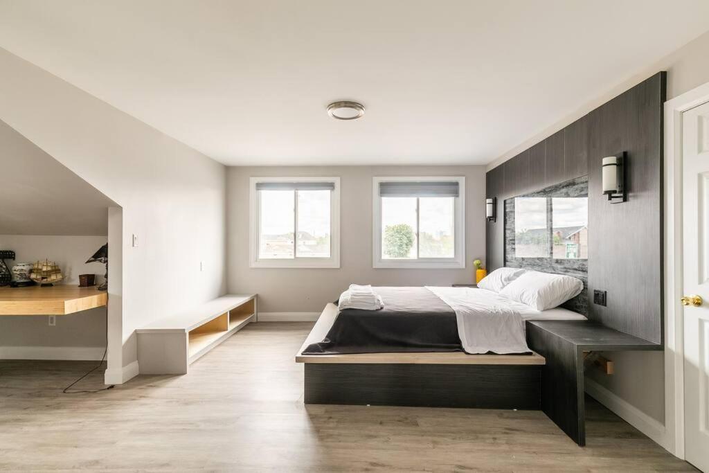 Modern House Newly Furnished 3 Mins Drive To Fall * Niagara Falls