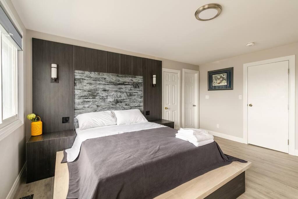 Modern House Newly Furnished 3 Mins Drive To Fall Holiday home Niagara Falls